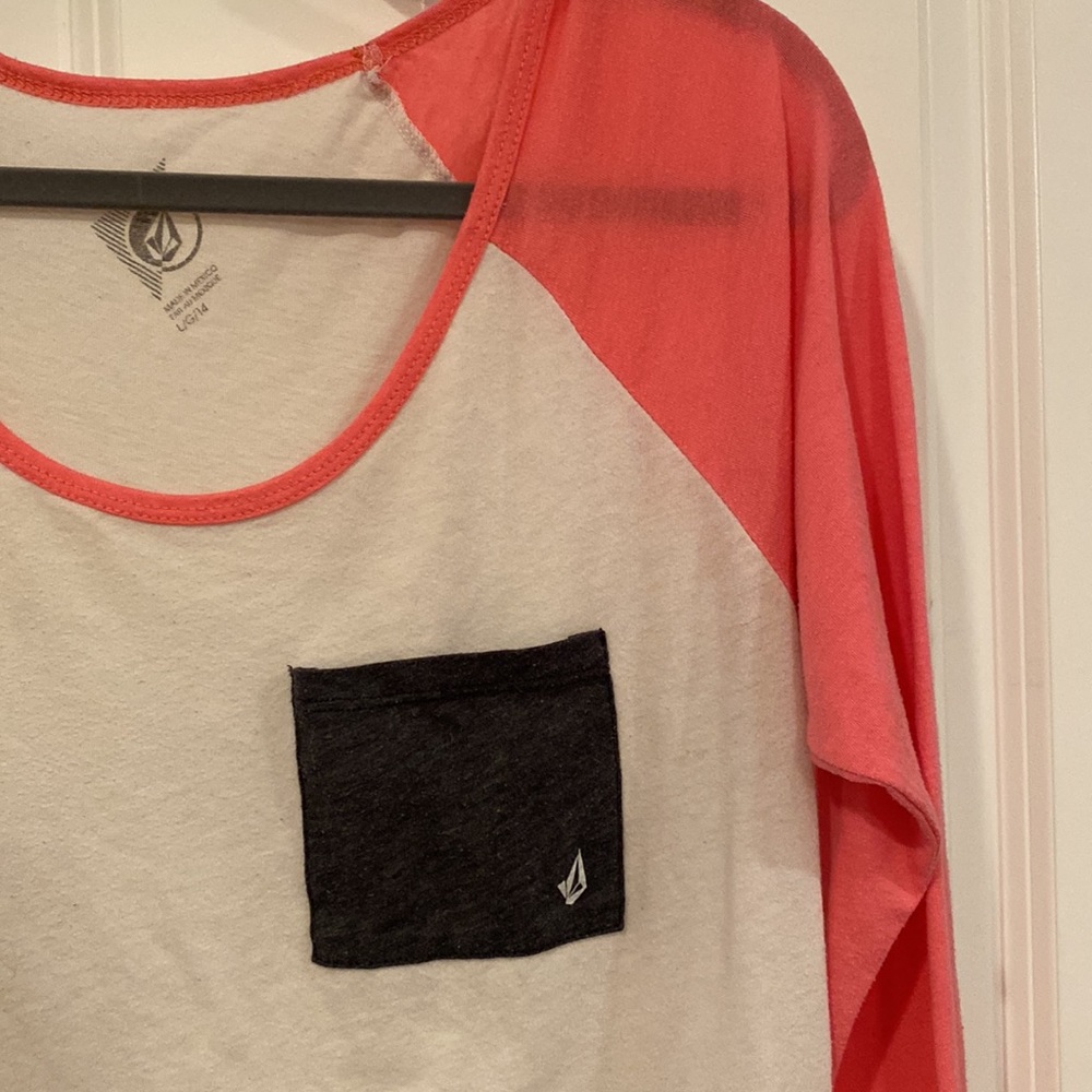 Volcom 3/4 Sleeve Raglan size large - Picture 4 of 4